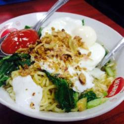 Indomie Rebus Telor Sayuran Rasa Kari Ayam