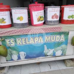 Es Kelapa Mama  Novi Ada Lima Rasa