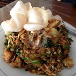 Gado-gado Lontong