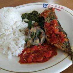 Nasi Ikan   Telur Dadar