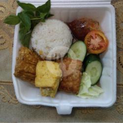 Nasi Tempe Tahu Geprek   Es Teh