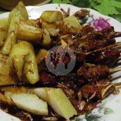 Sate Kulit Bumbu Kecap Lontong (1porsi)