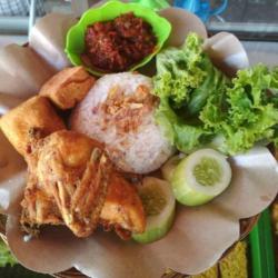 Paket Lengkap Nasi Uduk Ayam Goreng Dada