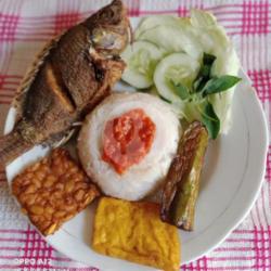 Nasi Mujaer Tahu Tempe Lalapan Es Tea