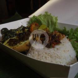 Nasi Bali Ayam Betutu