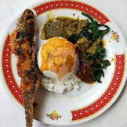 Nasi Ikan Lele Goreng