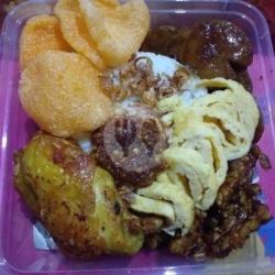 Nasi Uduk Ayam Goreng Semur Jengkol