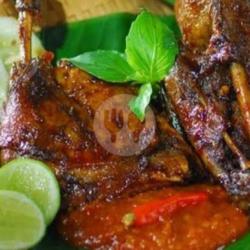 Bebek Bakar Tahu/tempe Sambel Terasi Lalapan