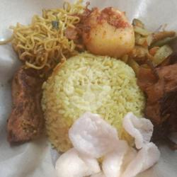 Nasi Kuning Ayam Kecap Telur