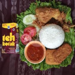 Paket Teh Kotak Nasi Ayam Serundeng