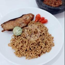 Ikan Jambal Roti   Mie Goreng