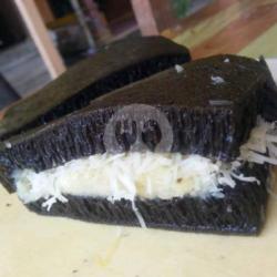 Black Forest Wijen Kacang Susu