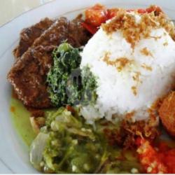 Nasi Padang Daging Rendang  Krupuk Merah Minang