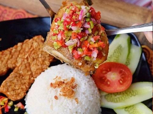 Pecel Lele Sop Ayam & Masakan Manado Malika, Gamping