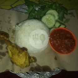 Nasi Ayam   Tahu/tempe Terong