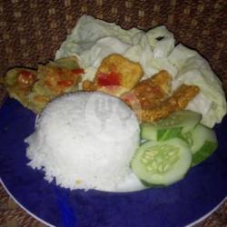 Nasi   Tahu   Tempe   Terong   Sambal Bawang Atau Bajag