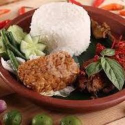 Paket Nasi Ayam Goreng Kuning  Tempe Tahu