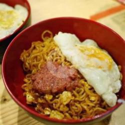 Indomie Goreng Telur Kornet Sosis