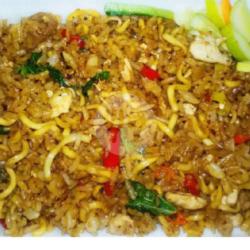 Nasi Goreng Semrawut  Free Es Teh