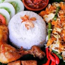 Ayam Geprek   Urap   Nasi