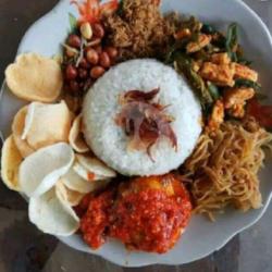 Nasi Gurih Pakai Telur