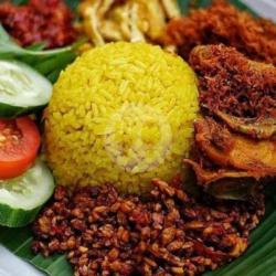 Nasi Kuning Ayam Bumbu Rujak