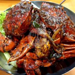 Nasi   Kepiting Saus Lada Hitam   Sambal   Lalapan   Es Teh