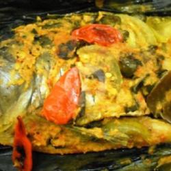 Pepes Ikan Mas Sambel Lalapan