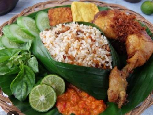 Ayam Bakar, Nasi Tutuk Oncom Dapur Kirana, Pinang
