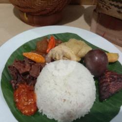 Paket Nasi Gudeg Istimewa