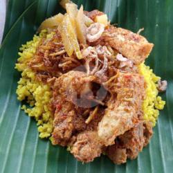 Nasi Kuning Ayam Palekko