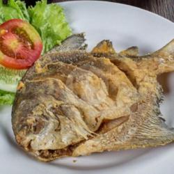 Pecel Ikan Bawal Tawar