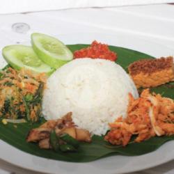 Nasi Ayam Suwir Bali Deluxe