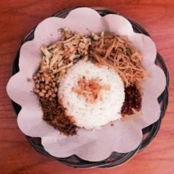 Nasi Uduk Kumplit (telor Pindang Ati Ampela)