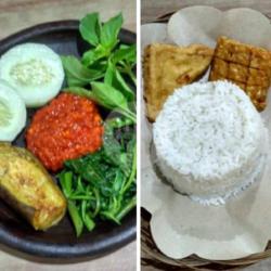 Nasi Penyetan Tahu Dan Tempe Asin