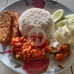 Ayam Penyet Paha Bawah   Nasi   2 Tempe