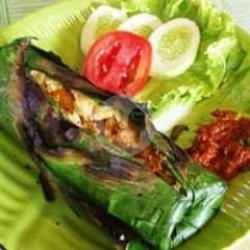 Nasi Bakar Isi Telor Orek Pedas