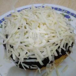 Donat Topping Coklat Keju