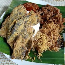 Nasi Krawu Daging Sapi Suwir   Paru Crispy