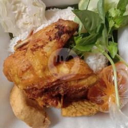 Nasi Uduk Ayam Dada A