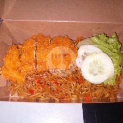 Paket Indomie Pedes Level   Ayam Katsu