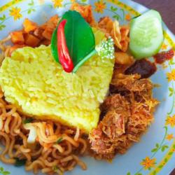 Nasi Kuning   Empal Goreng