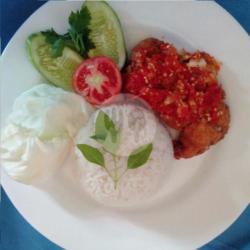 Lalapan Ayam Geprek Sambel Mateng.