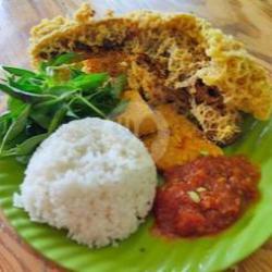 Ati Ayam Kremes Nasi Lalapan Sambel Bawang