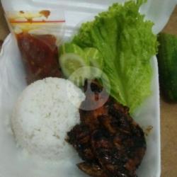 Ayam Bakar   Tempe Goreng.   Nasi Sambal Lalapan