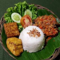 Nasi Ayam Penyet Komplit