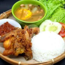 Paket Ayam Goreng, Sayur Asem   Tahu Tempe