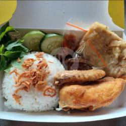 Nasi Ayam Kampung Kremes   Tahu / Tempe