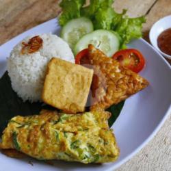 Nasi Telor   Sambel   Lalapan