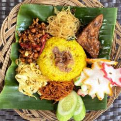 Naskun B (nasi Kuning   Tahu)